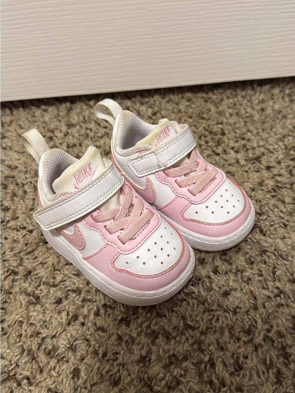 Nike Toddler White and Light Pink Velcro Sneakers